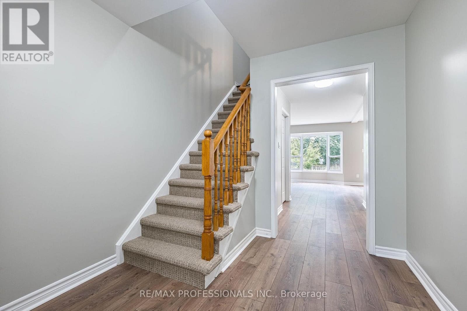 Photo of 23 - 2004 GLENADA CRESCENT