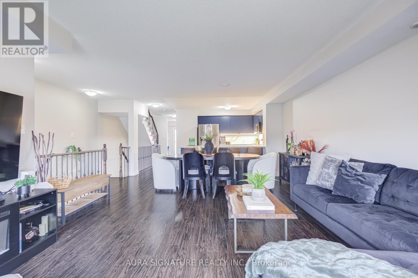 Photo of 6 - 3335 THOMAS STREET E