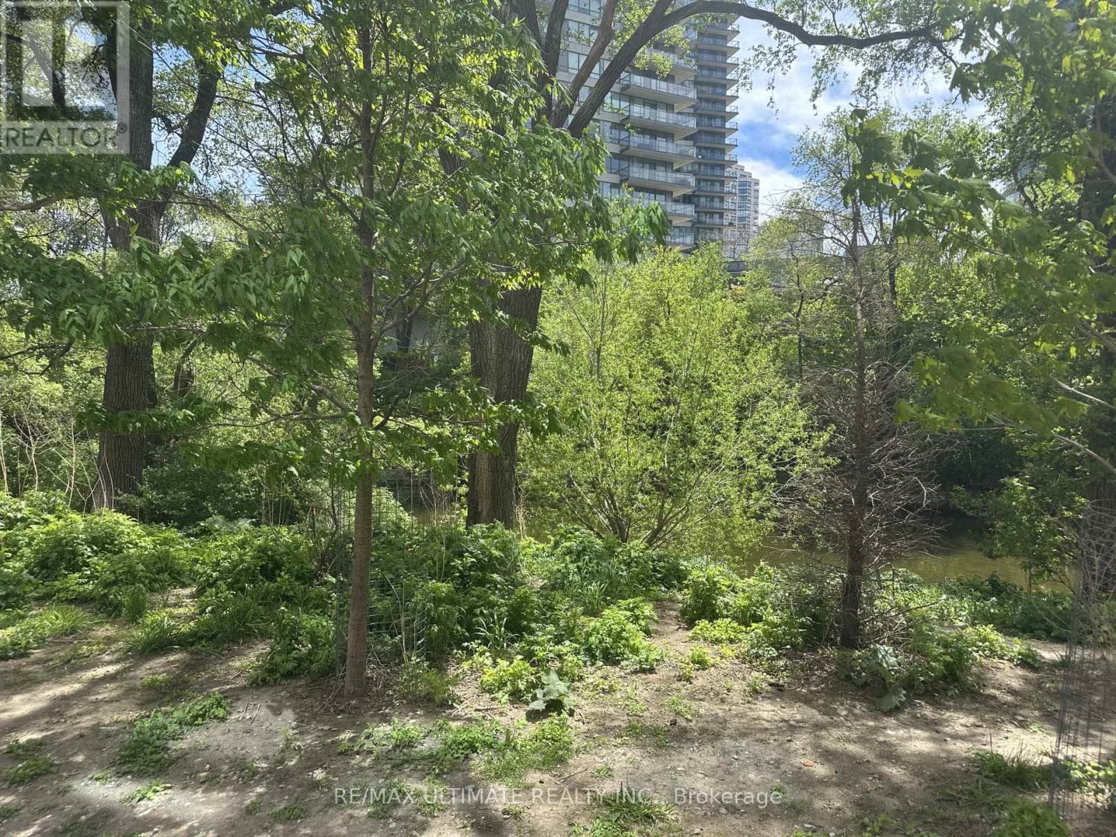 Photo of TH1 - 2212 LAKE SHORE BOULEVARD W