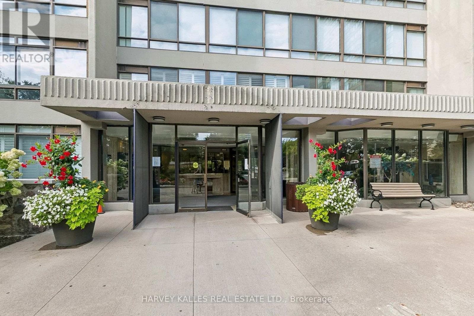 Photo of 204 - 65 SKYMARK DRIVE