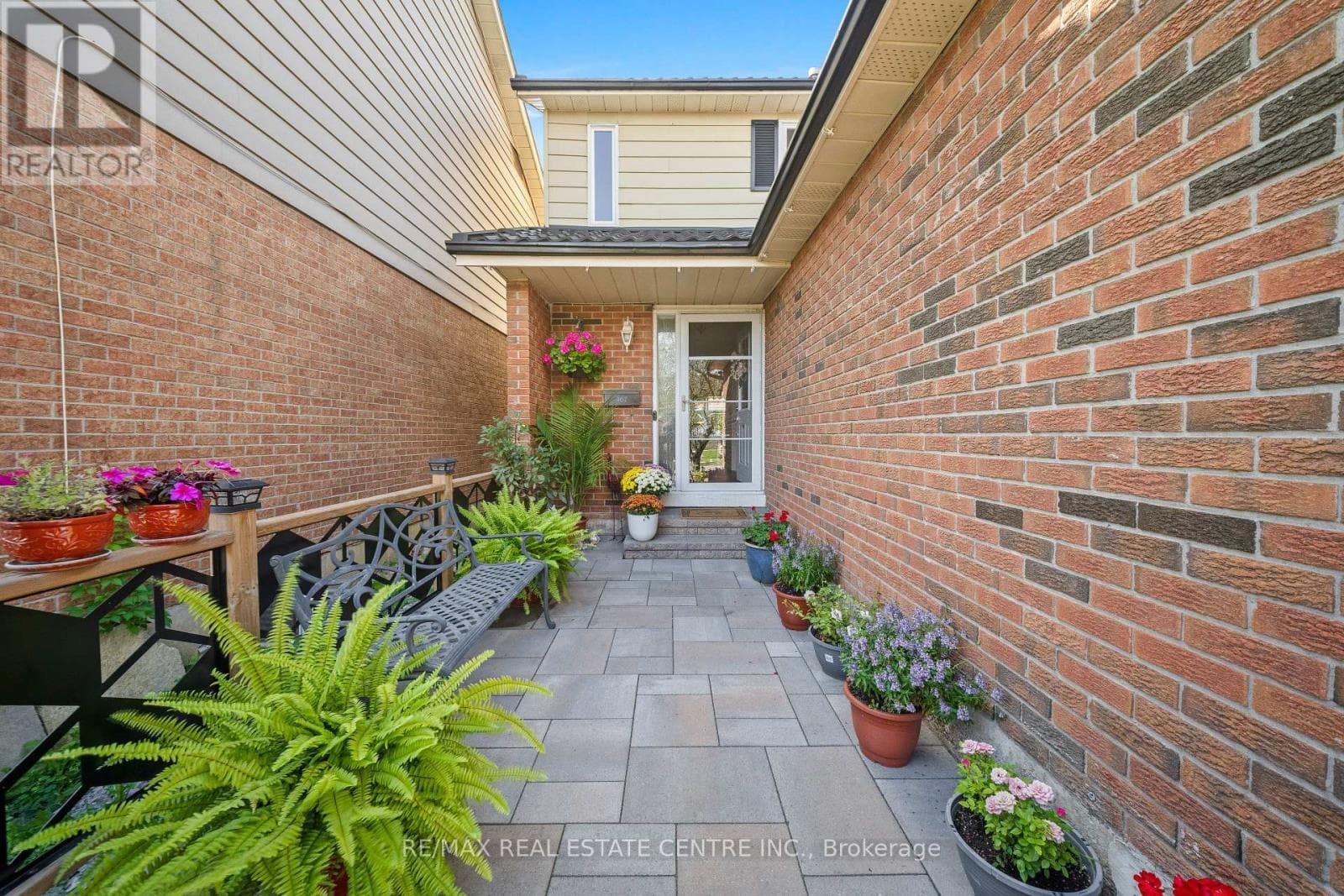 Photo of 467 HANSEN ROAD N