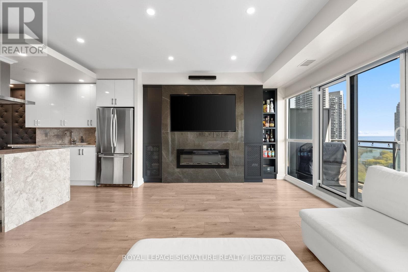 Photo of 2128 - 165 LEGION ROAD