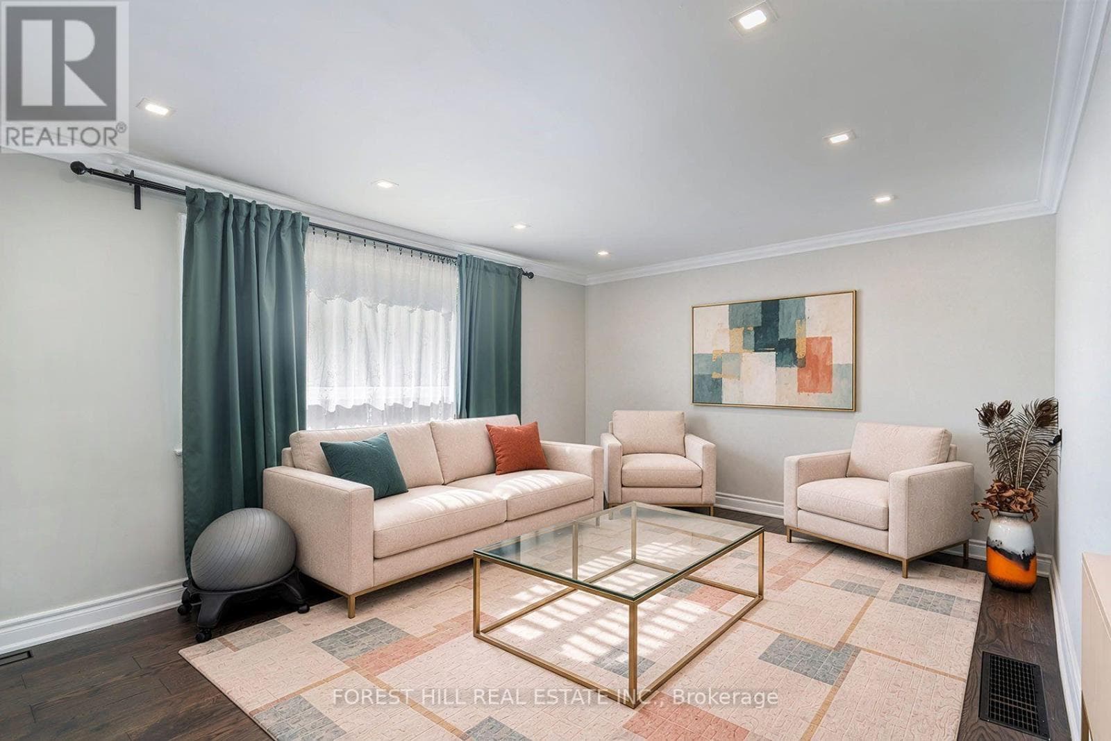 Photo of 32 STAMFORD SQUARE N
