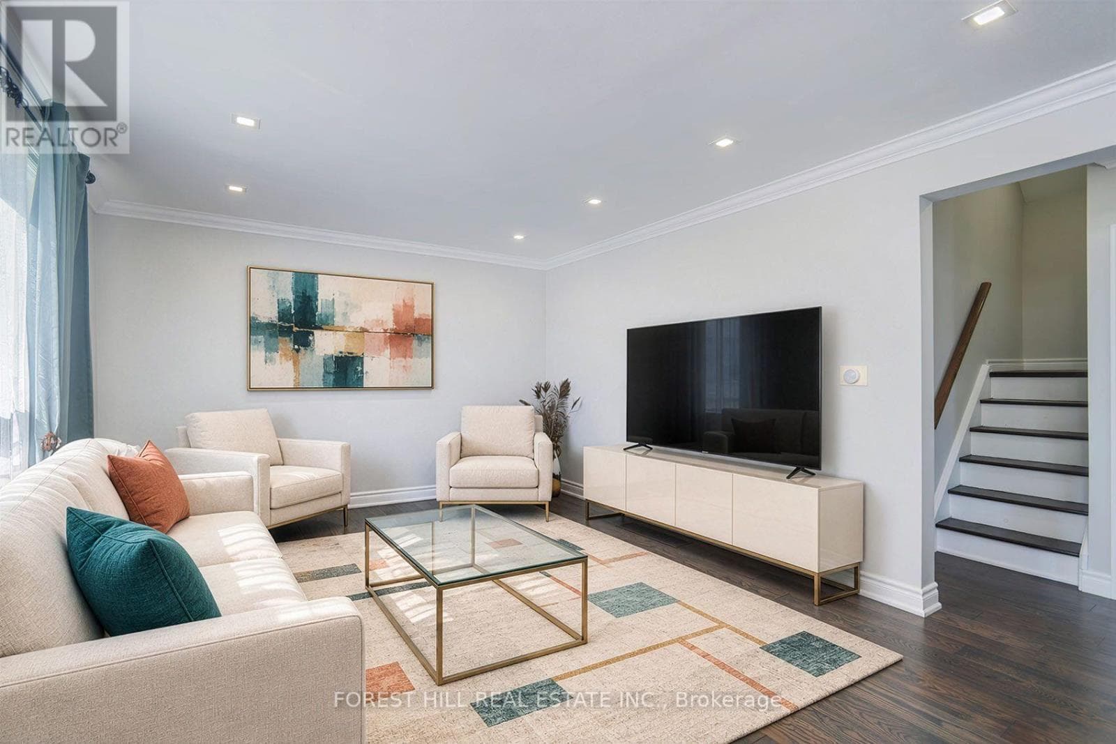 Photo of 32 STAMFORD SQUARE N