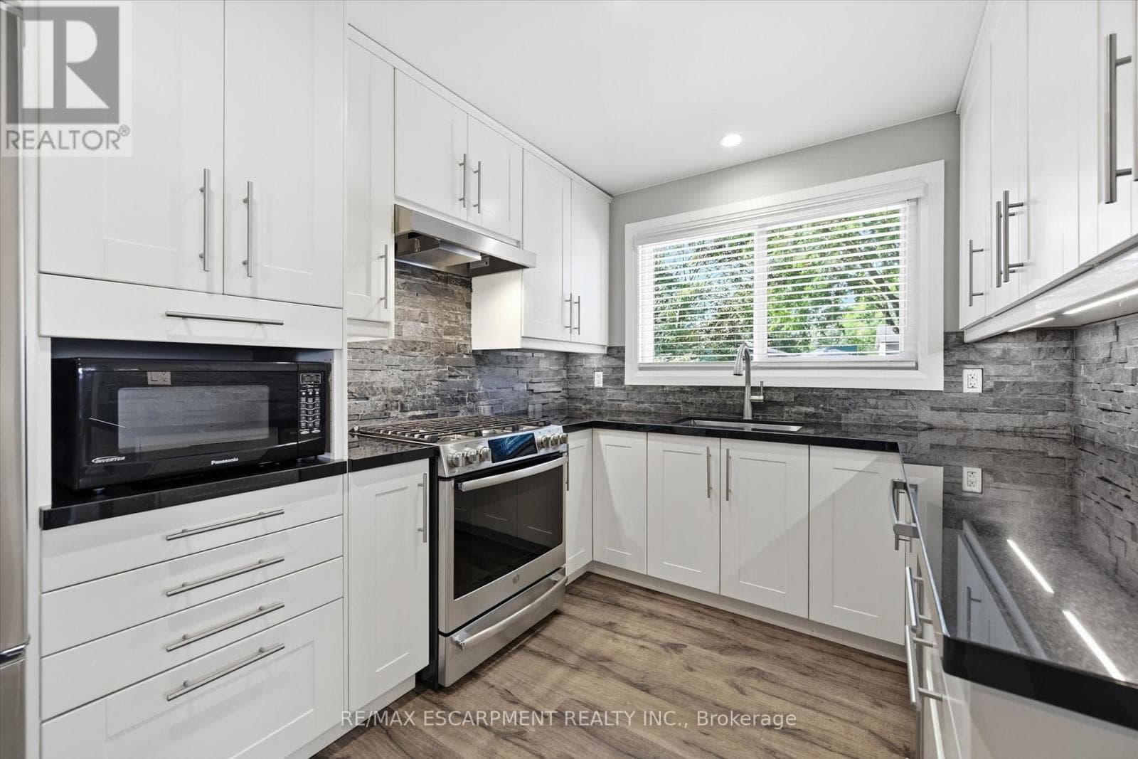 Photo of 2120 CAVENDISH DRIVE