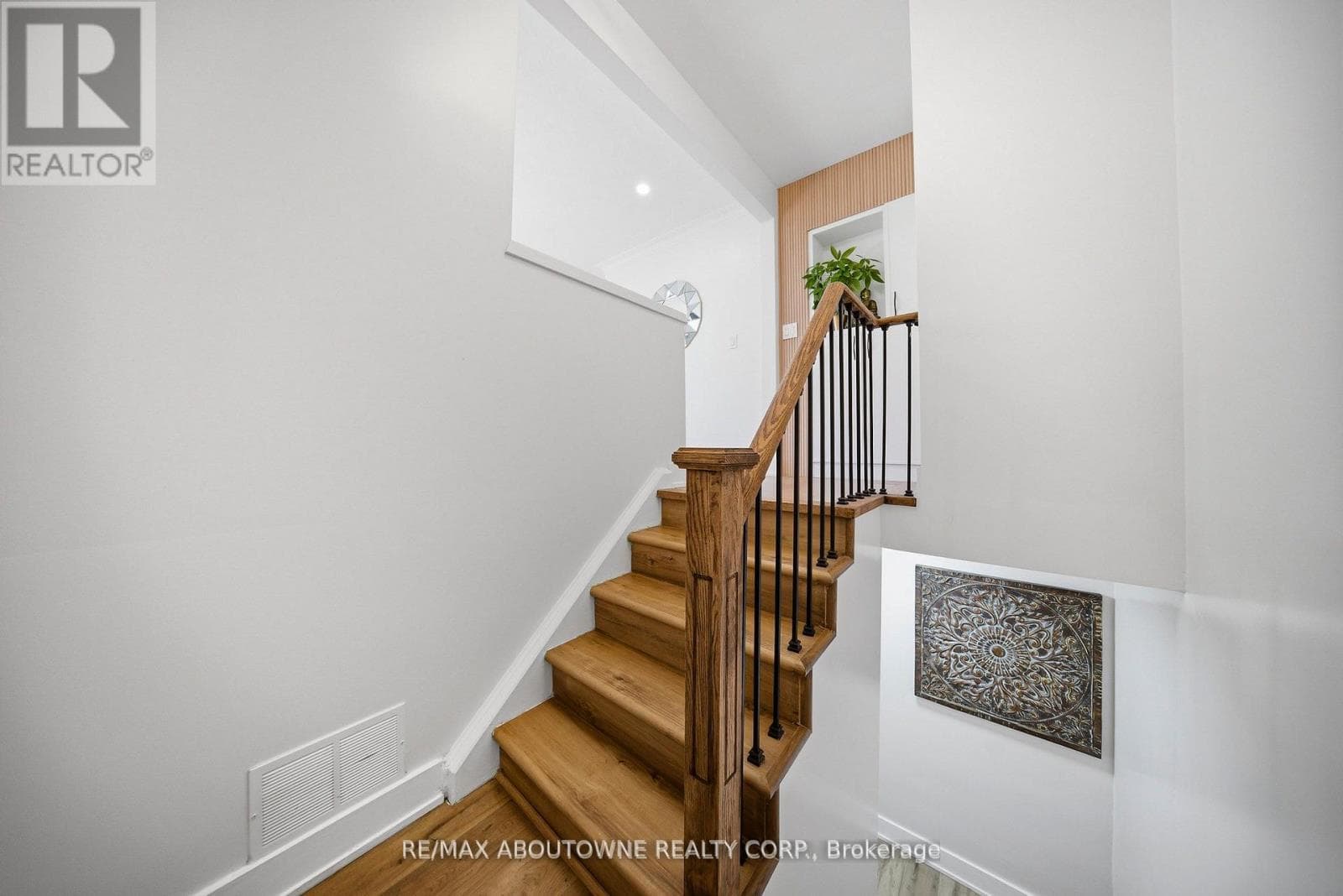 Photo of 2066 REBECCA STREET
