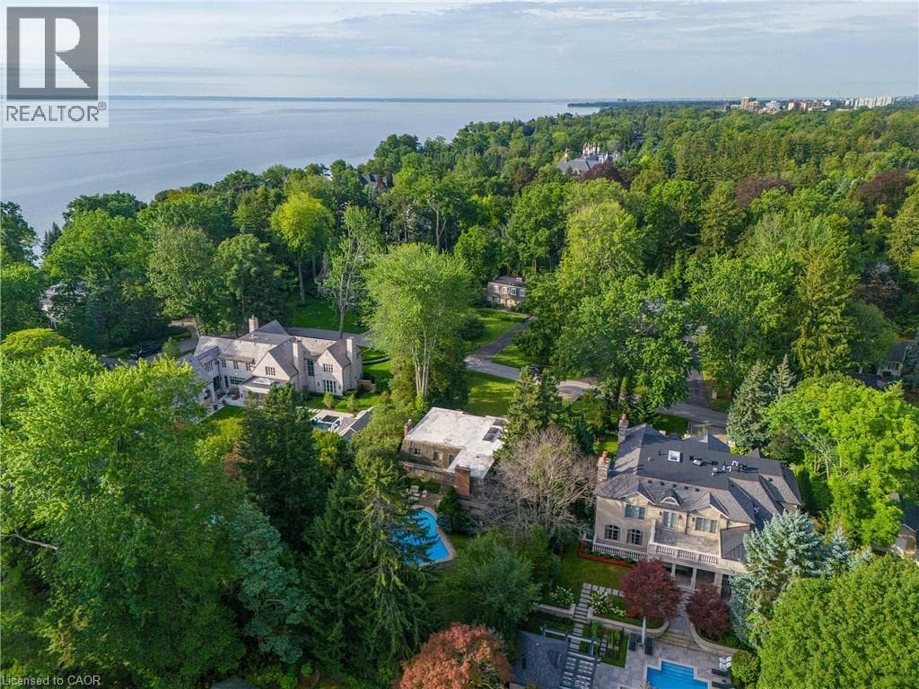 Photo of 16 COLONIAL Crescent