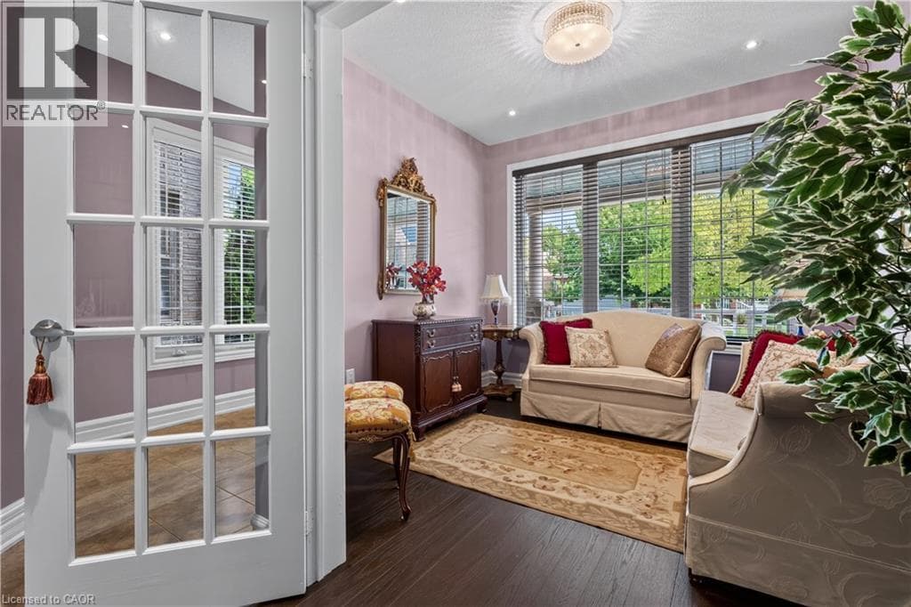 Photo of 360 HOLMES Crescent