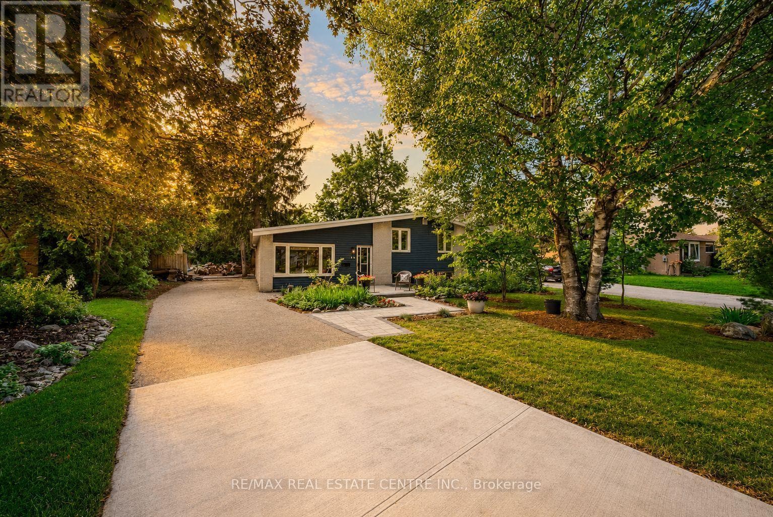 Photo of 14 LAWRENCE CRESCENT