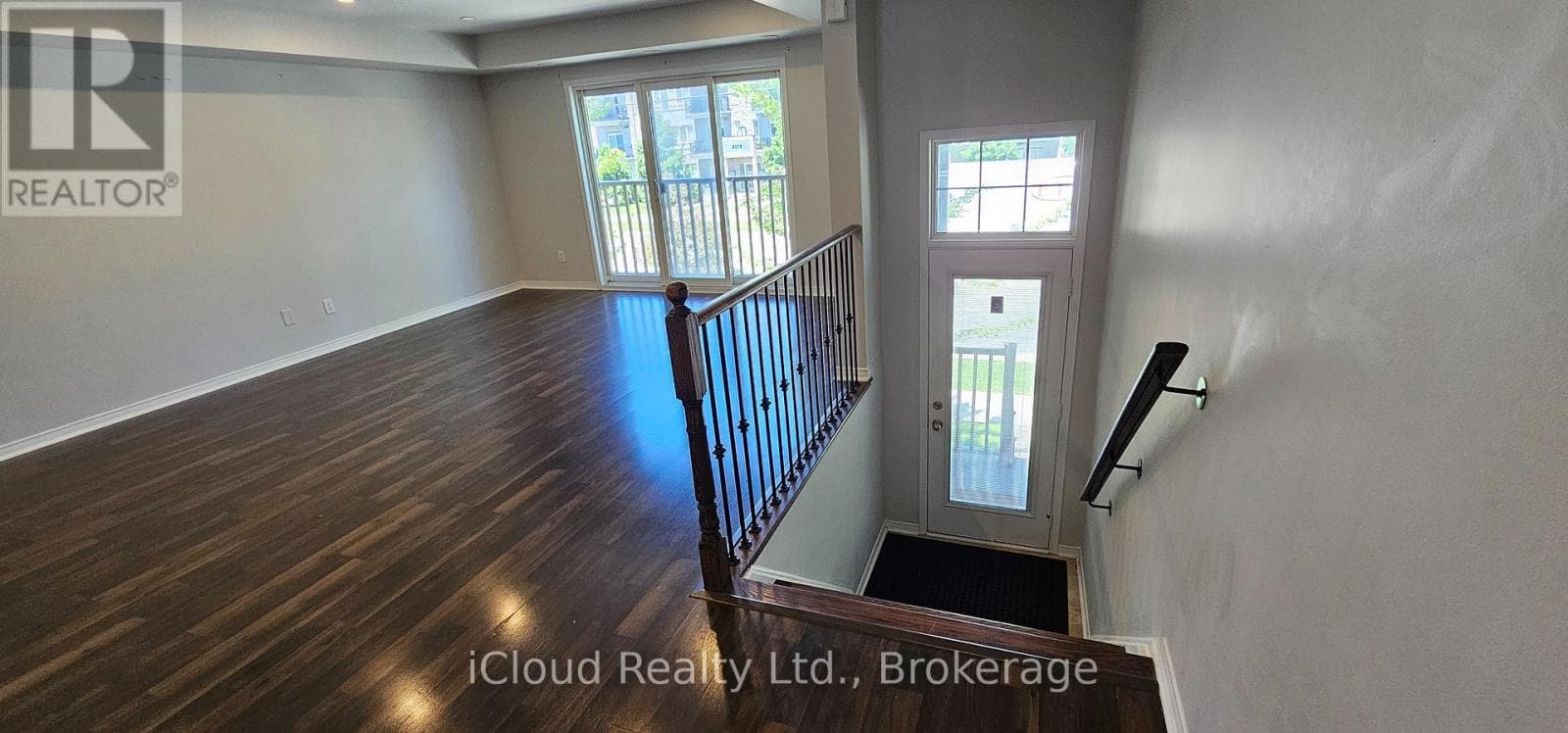Photo of 8 - 3070 THOMAS STREET