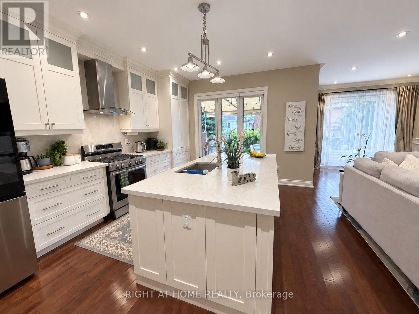 Photo of 1049 GREAVES AVENUE