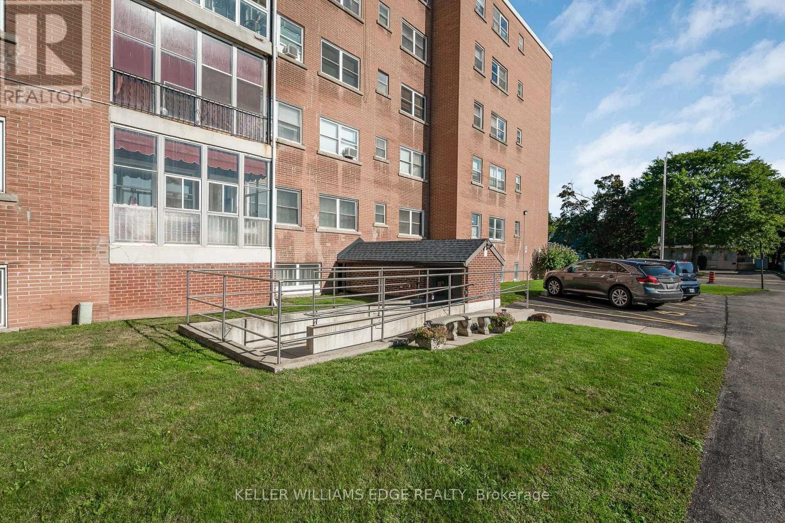 Photo of 9 - 824 BRANT STREET
