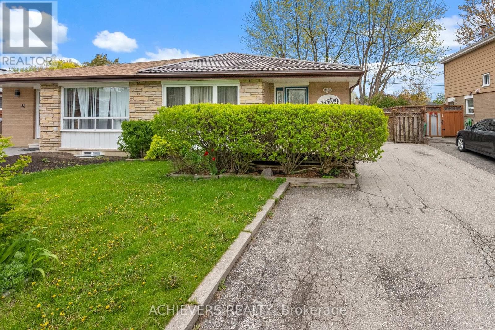 Photo of 39 DANESBURY CRESCENT
