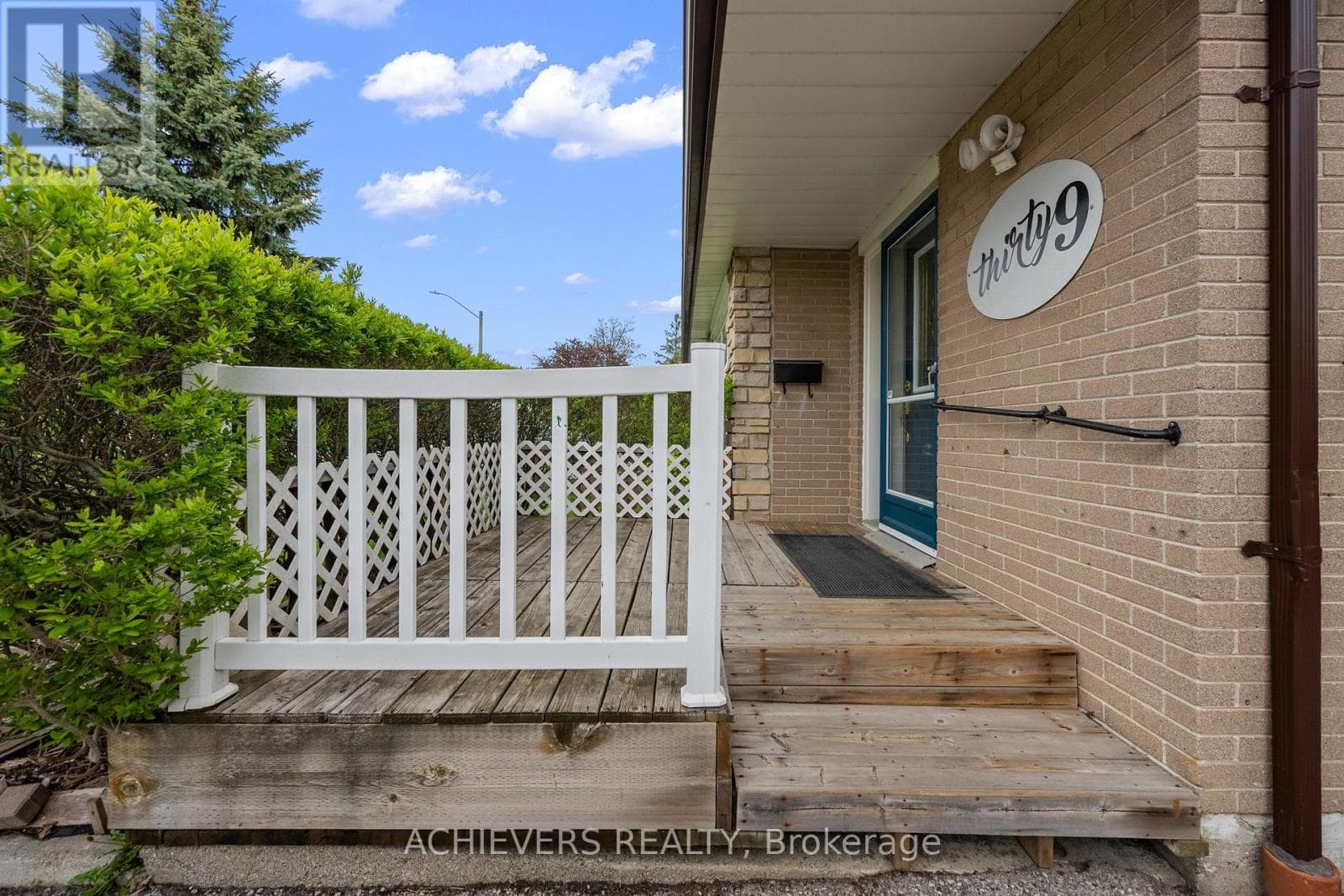 Photo of 39 DANESBURY CRESCENT
