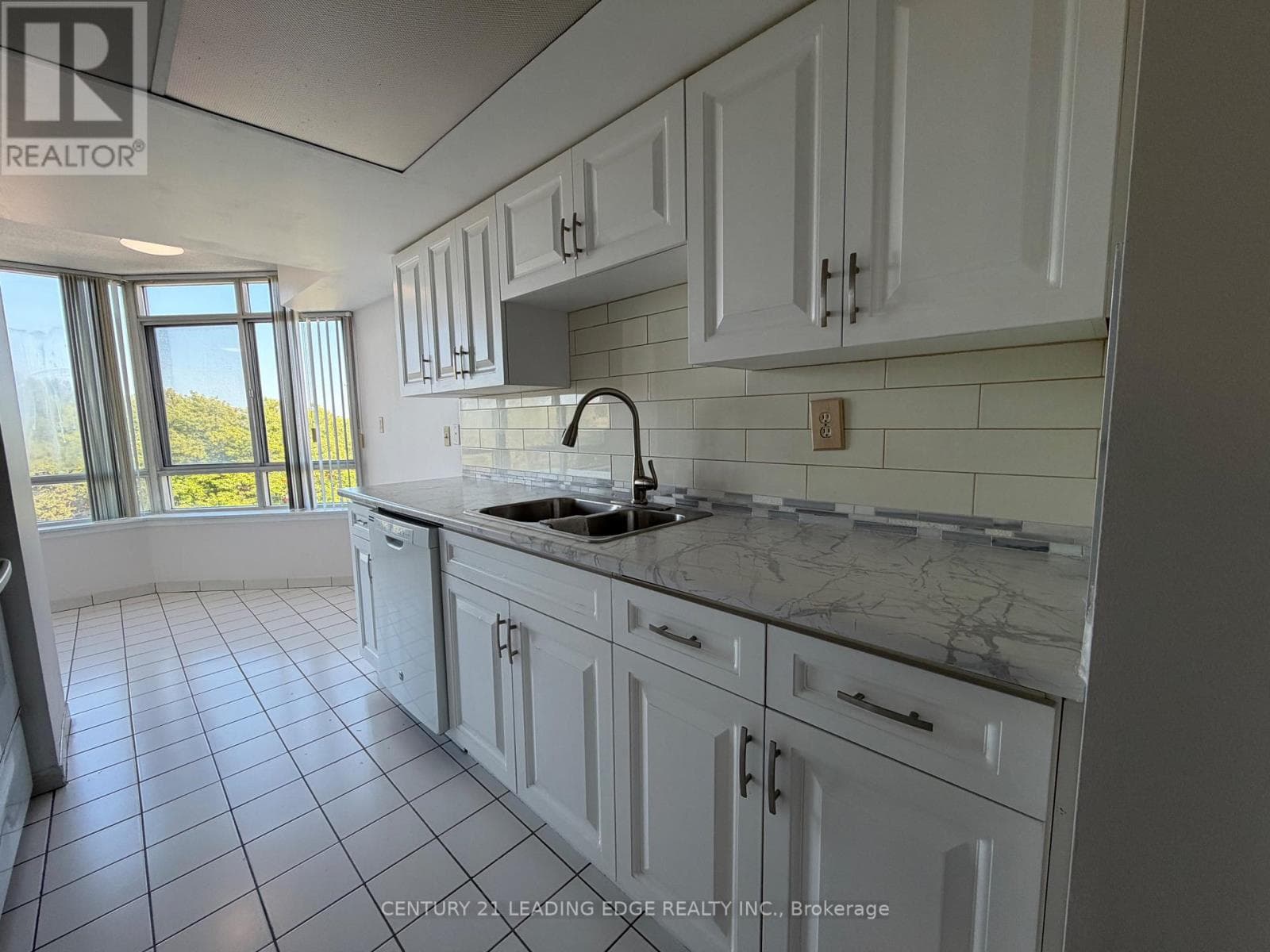Photo of 422 - 11753 SHEPPARD AVENUE E