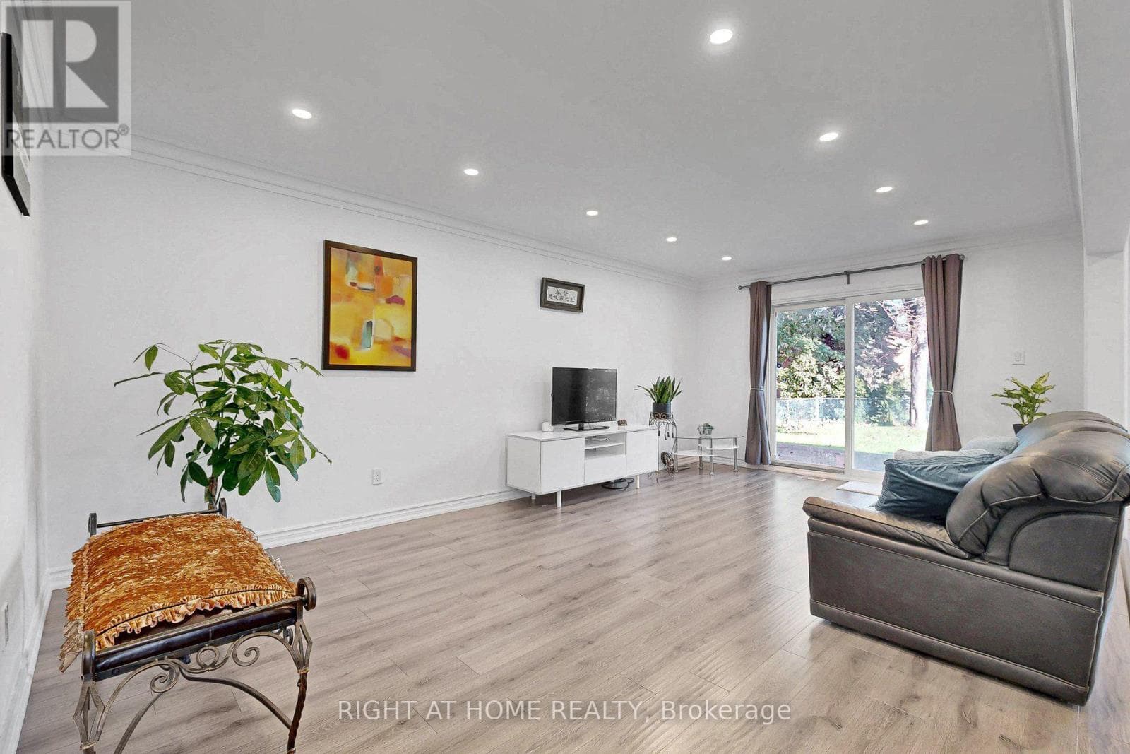 Photo of 77 PEBBLEHILL SQUARE