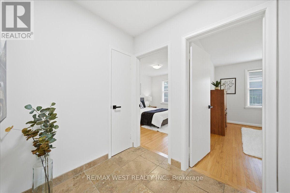 Photo of 19 DECARIE CIRCLE