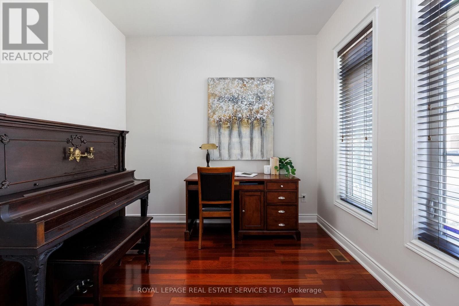 Photo of 147 INNVILLE CRESCENT
