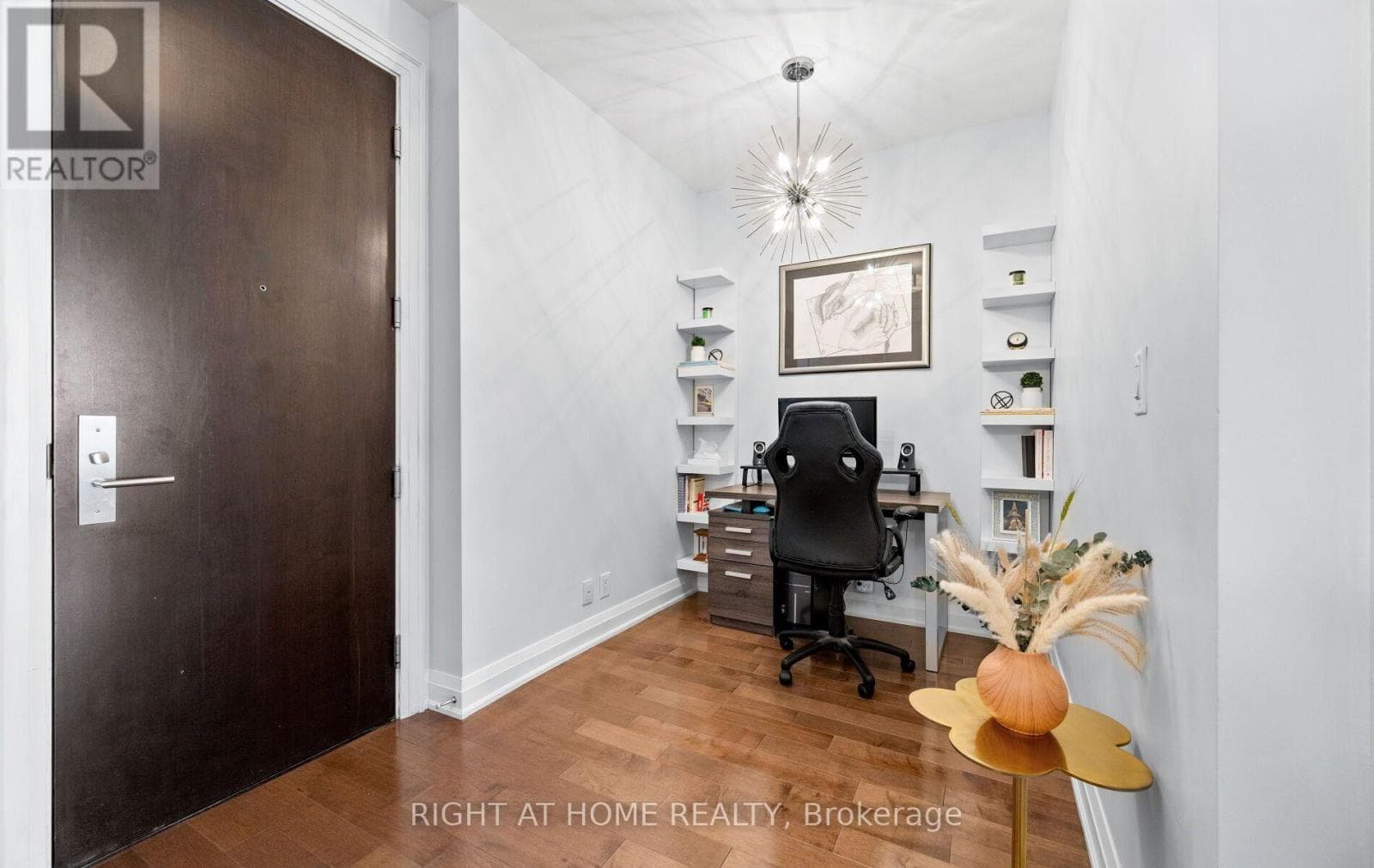 Photo of 4902 LPH - 50 ABSOLUTE AVENUE