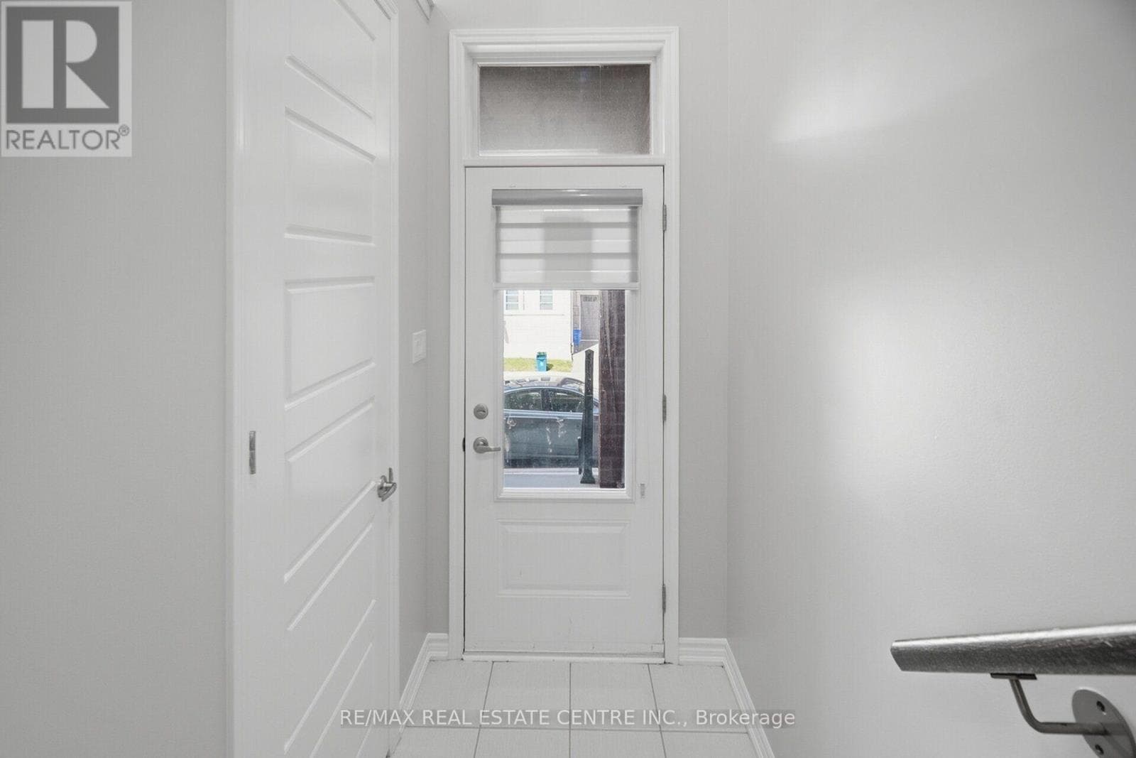 Photo of 25 - 975 WHITLOCK AVENUE