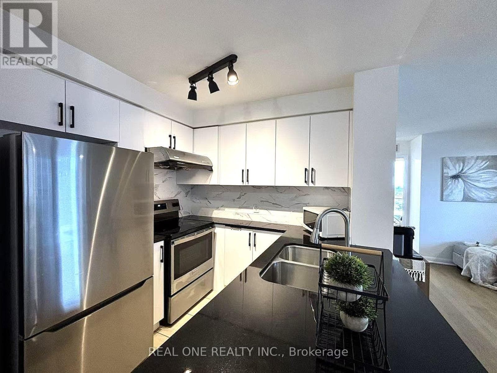 Photo of 1905 - 5793 YONGE STREET
