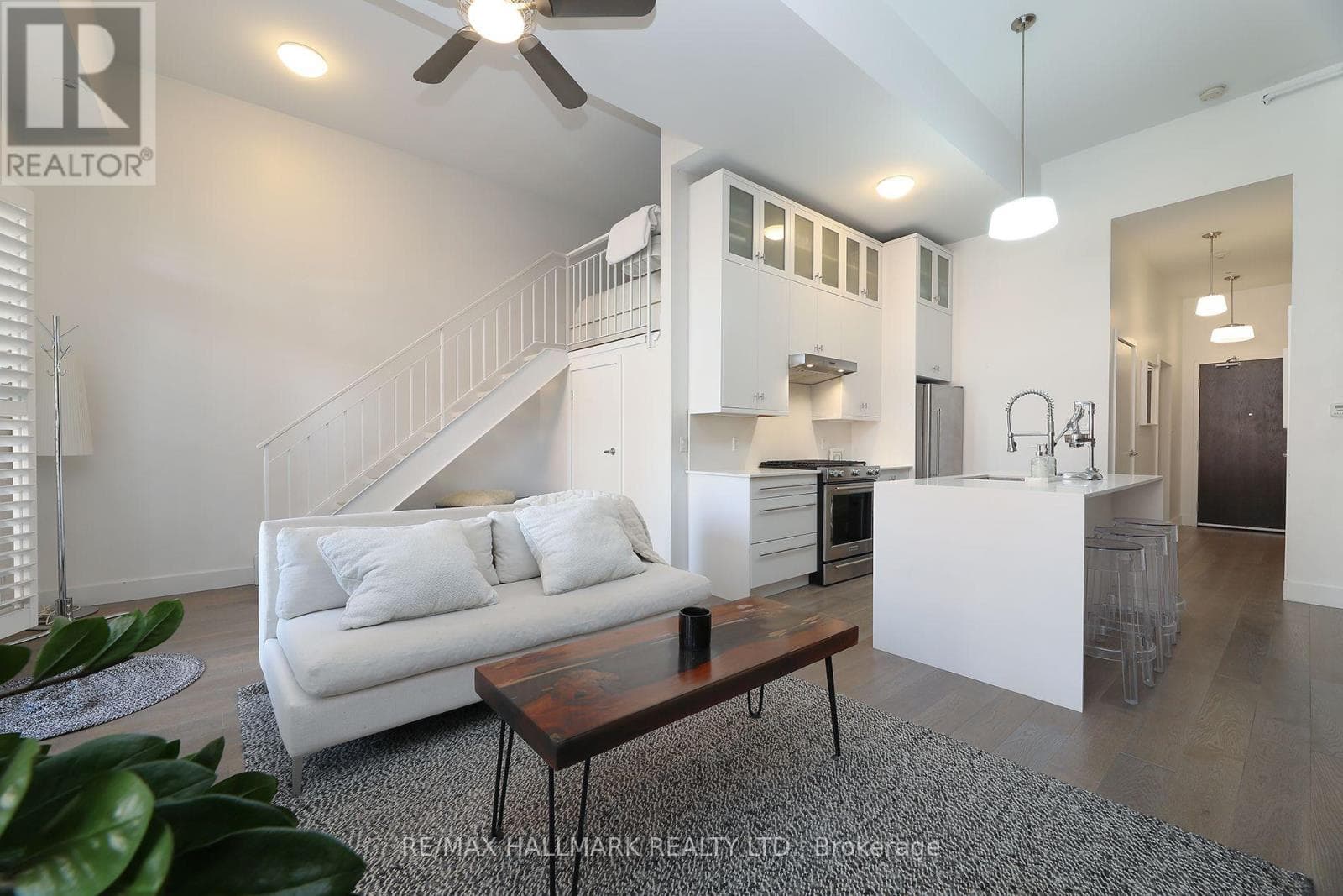 Photo of 204 - 1842 QUEEN STREET E