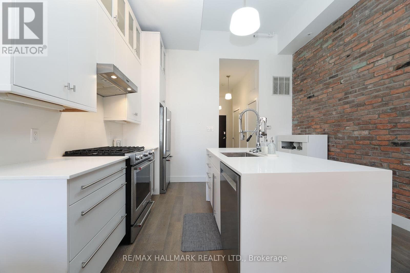 Photo of 204 - 1842 QUEEN STREET E