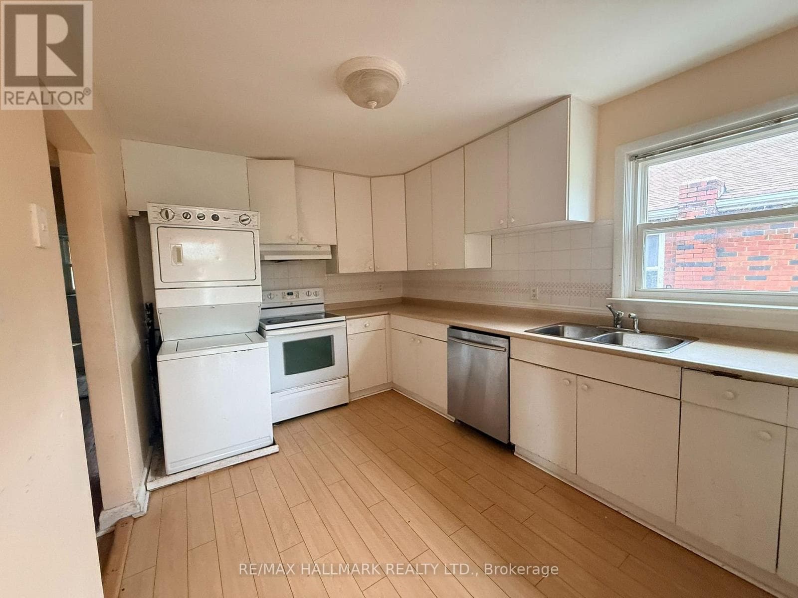 Photo of 14 LOMBARDY CRESCENT