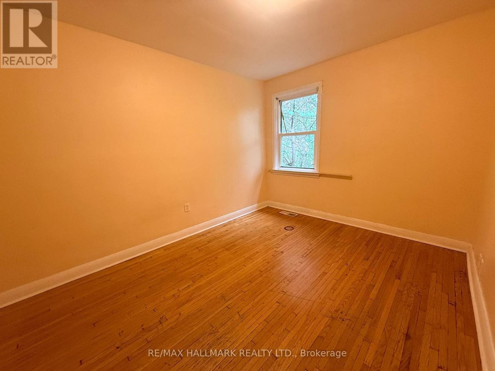Photo of 14 LOMBARDY CRESCENT