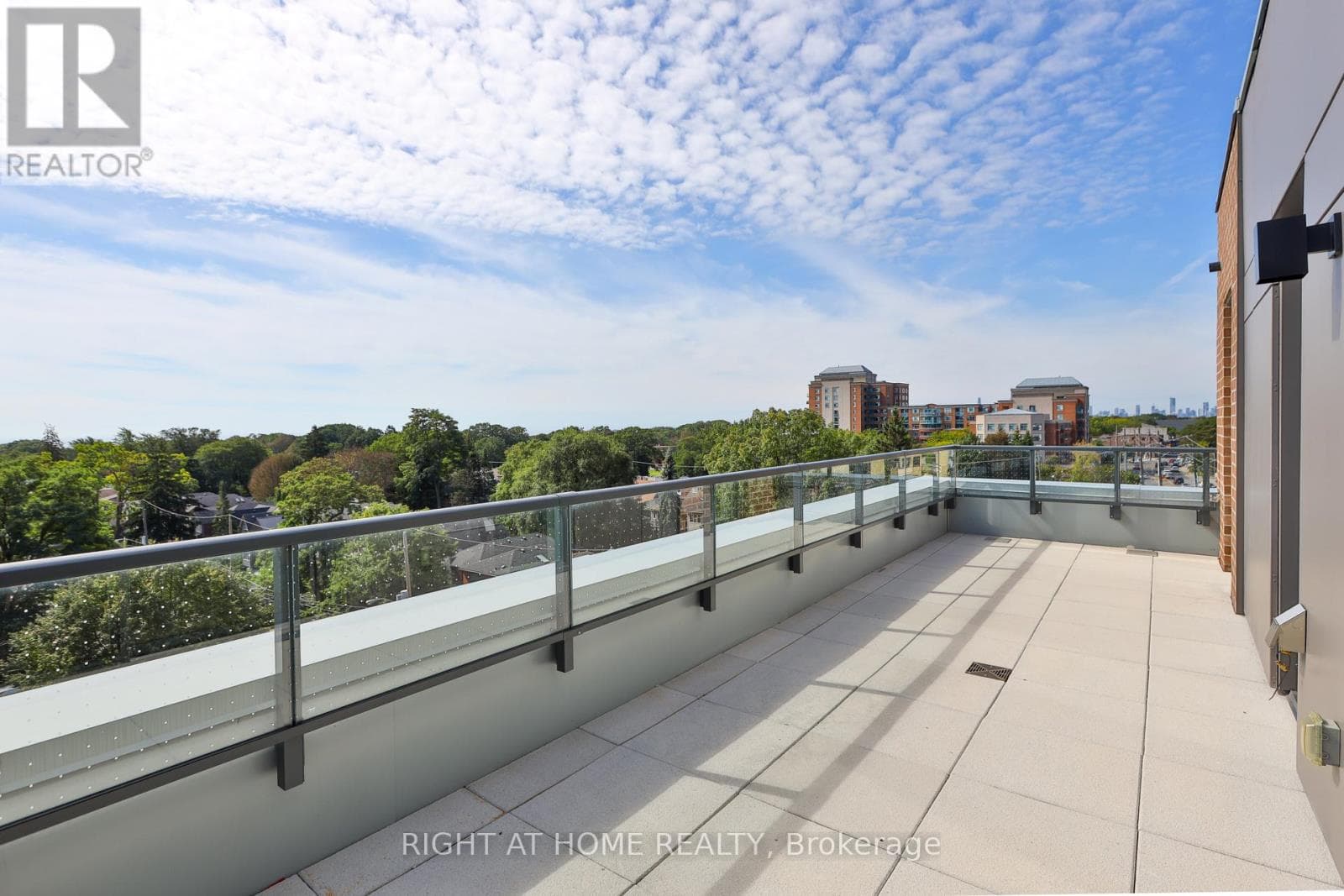 Photo of 502 - 1161 KINGSTON ROAD
