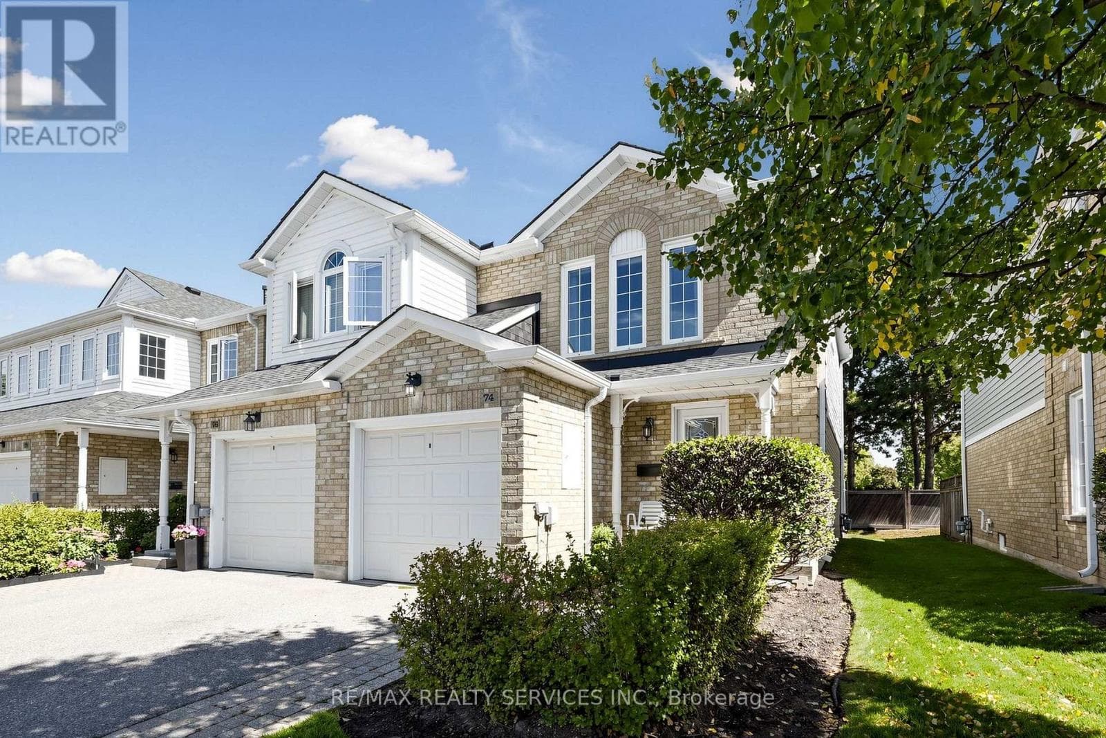 Photo of 74 HEATHCLIFFE SQUARE