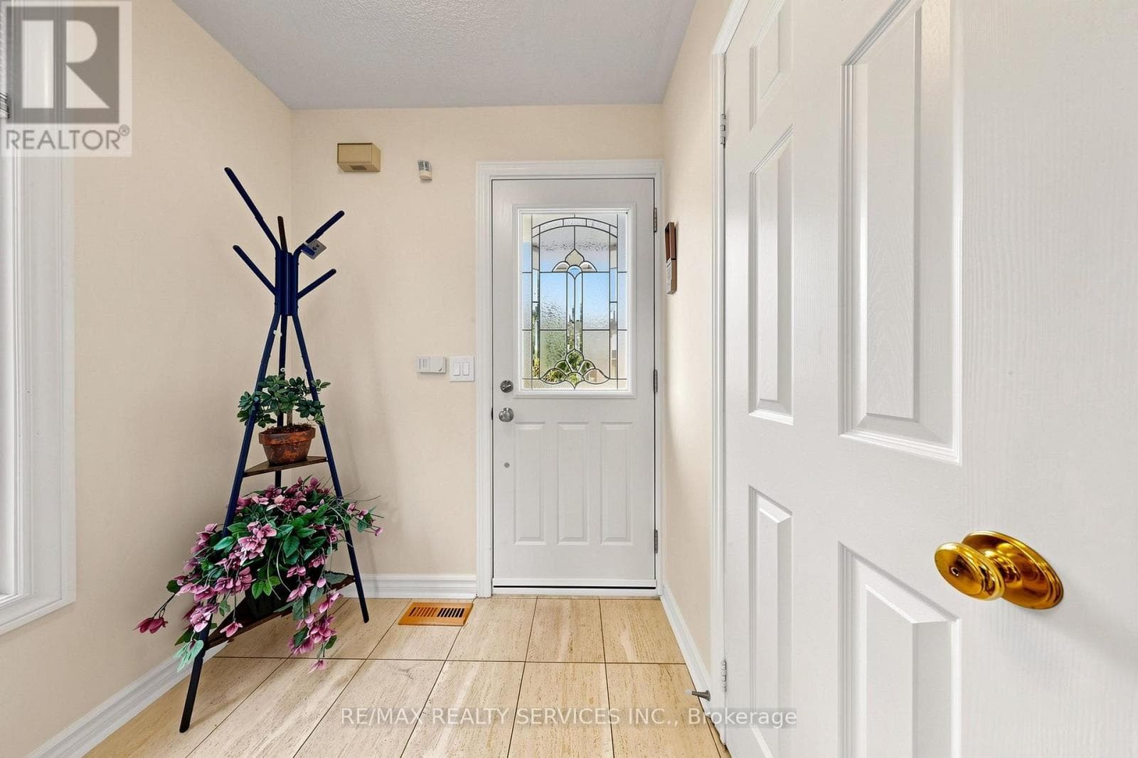 Photo of 74 HEATHCLIFFE SQUARE