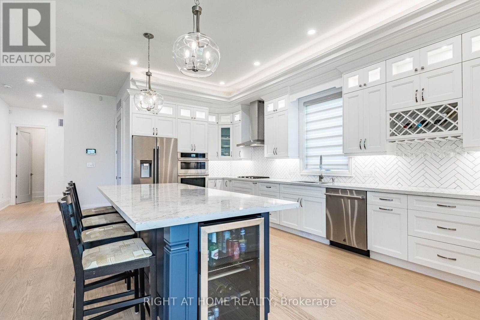 Photo of 12 THAMES AVENUE