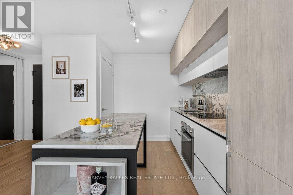Photo of 510 - 151 AVENUE ROAD