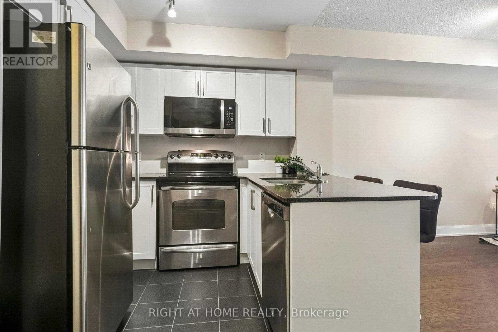 Photo of 2804 - 2181 YONGE STREET