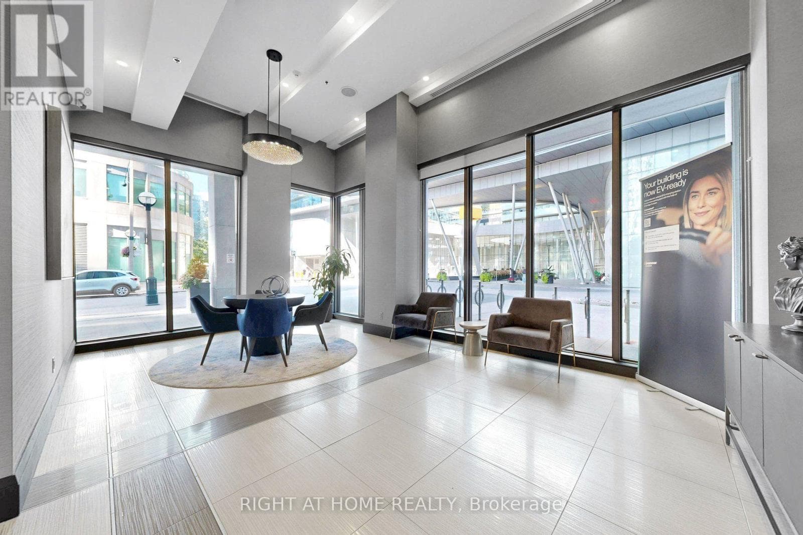 Photo of 712 - 19 GRAND TRUNK CRESCENT