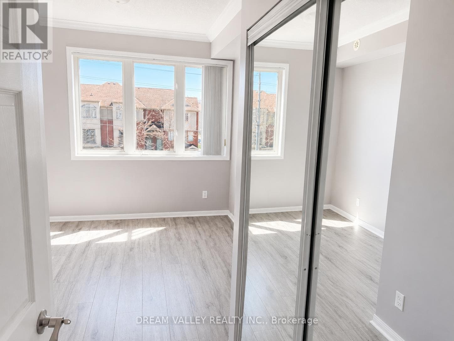 Photo of 310 - 3075 THOMAS STREET