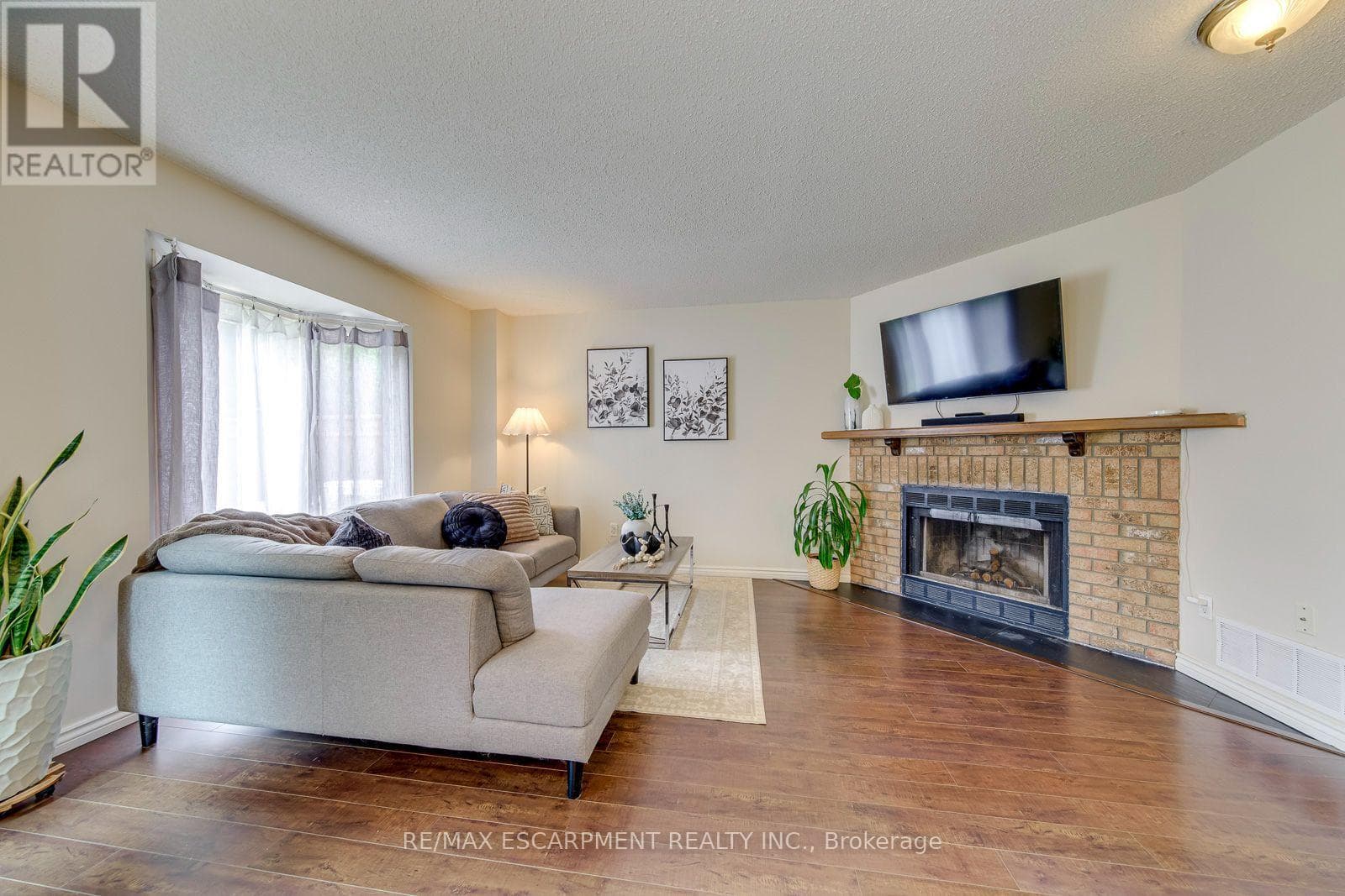 Photo of 2549 ADDINGHAM CRESCENT
