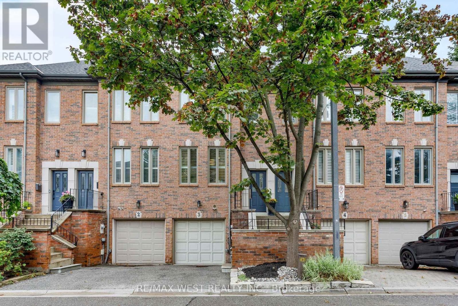 Photo of 3 - 175 GRAND AVENUE