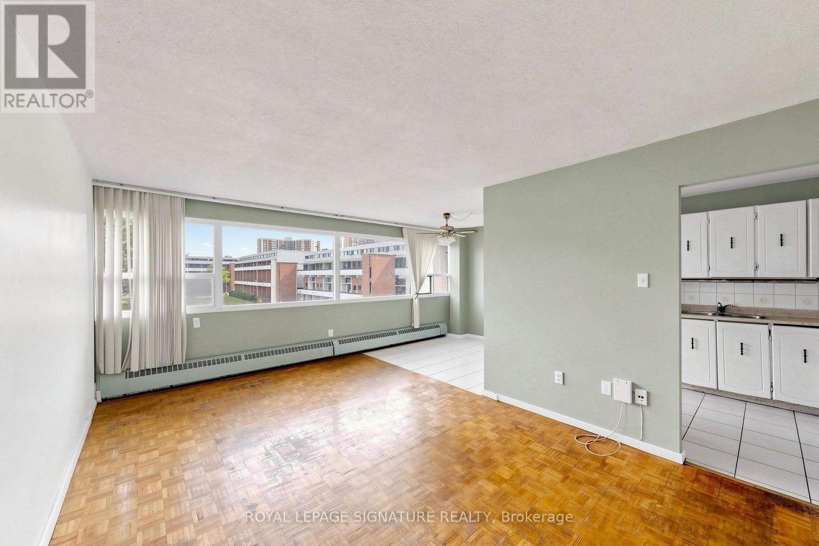 Photo of 411 - 100 LEEWARD GLENWAY