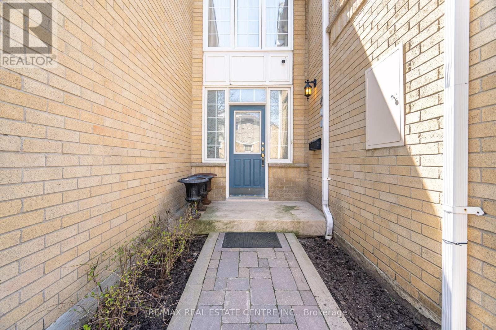 Photo of 2 - 3 HARTNELL SQUARE