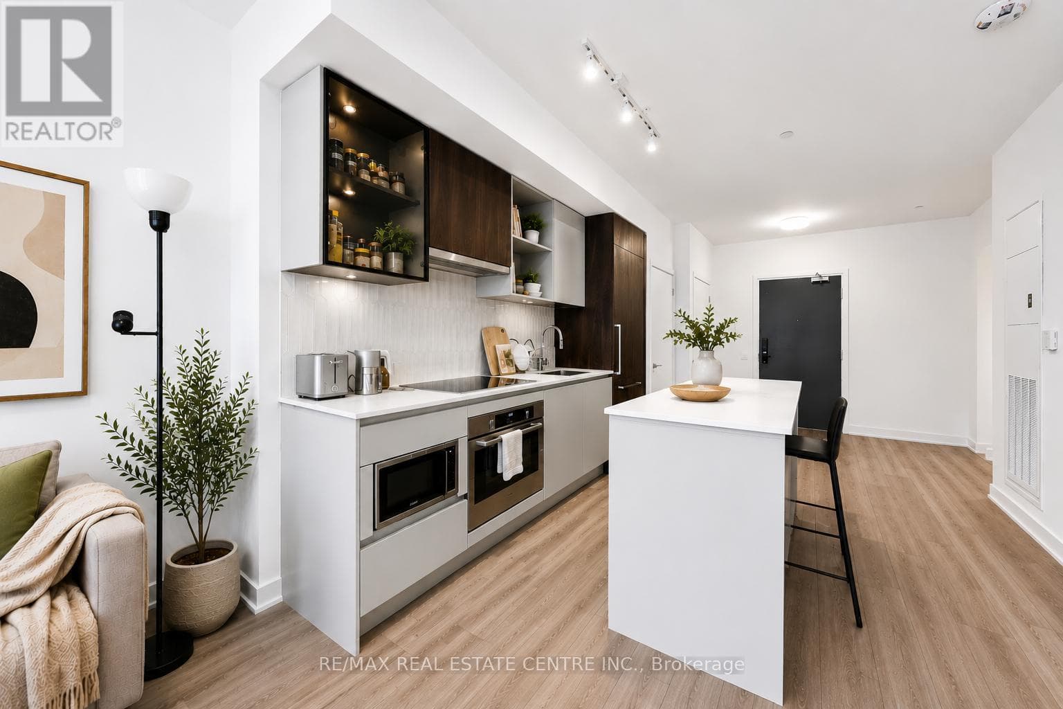 Photo of 221 - 395 DUNDAS STREET W