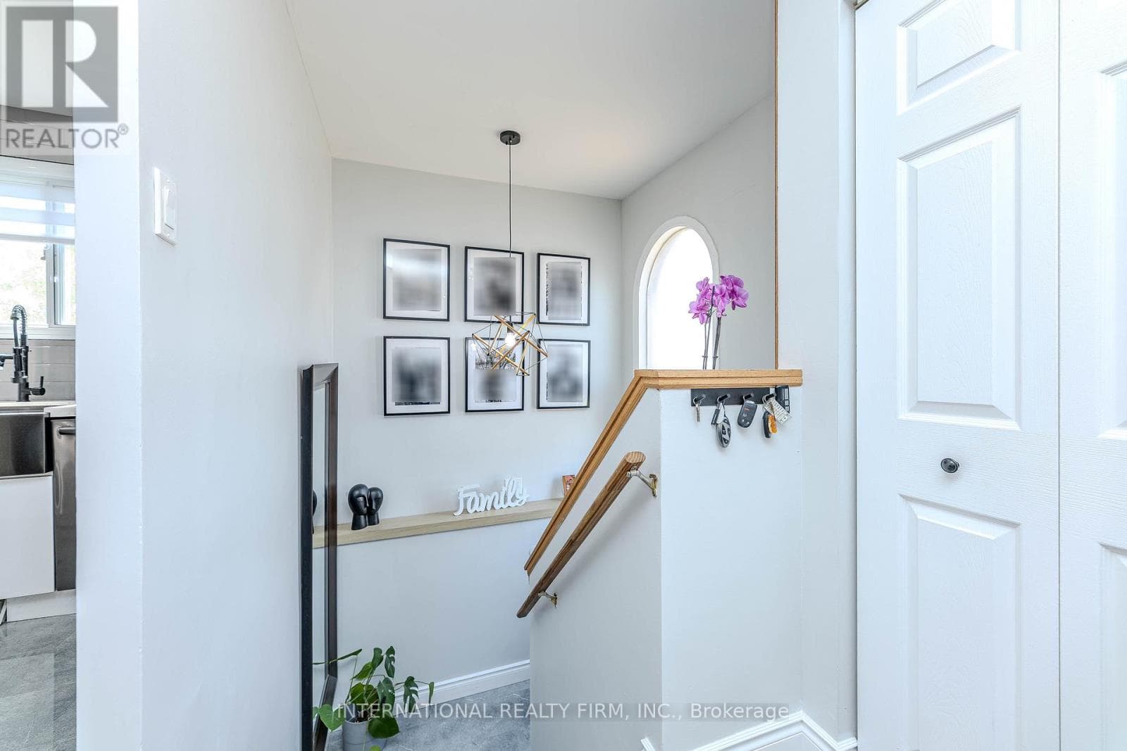 Photo of 1291 CONSORT CRESCENT