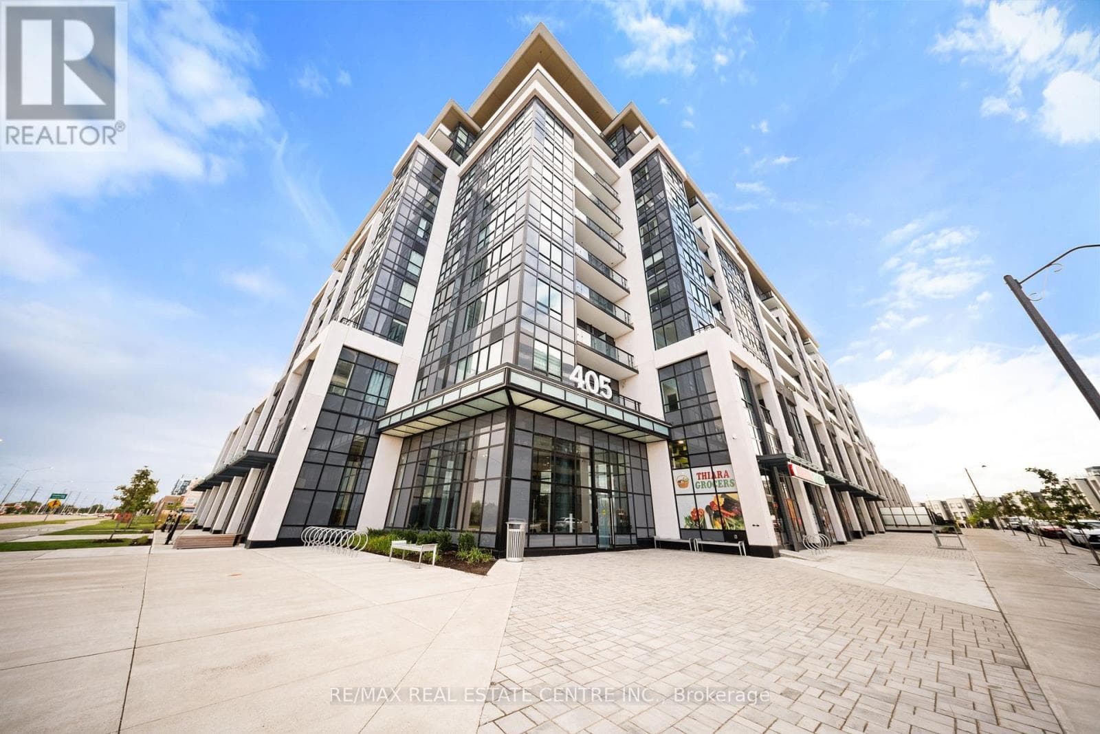 Photo of 316 - 405 DUNDAS STREET W