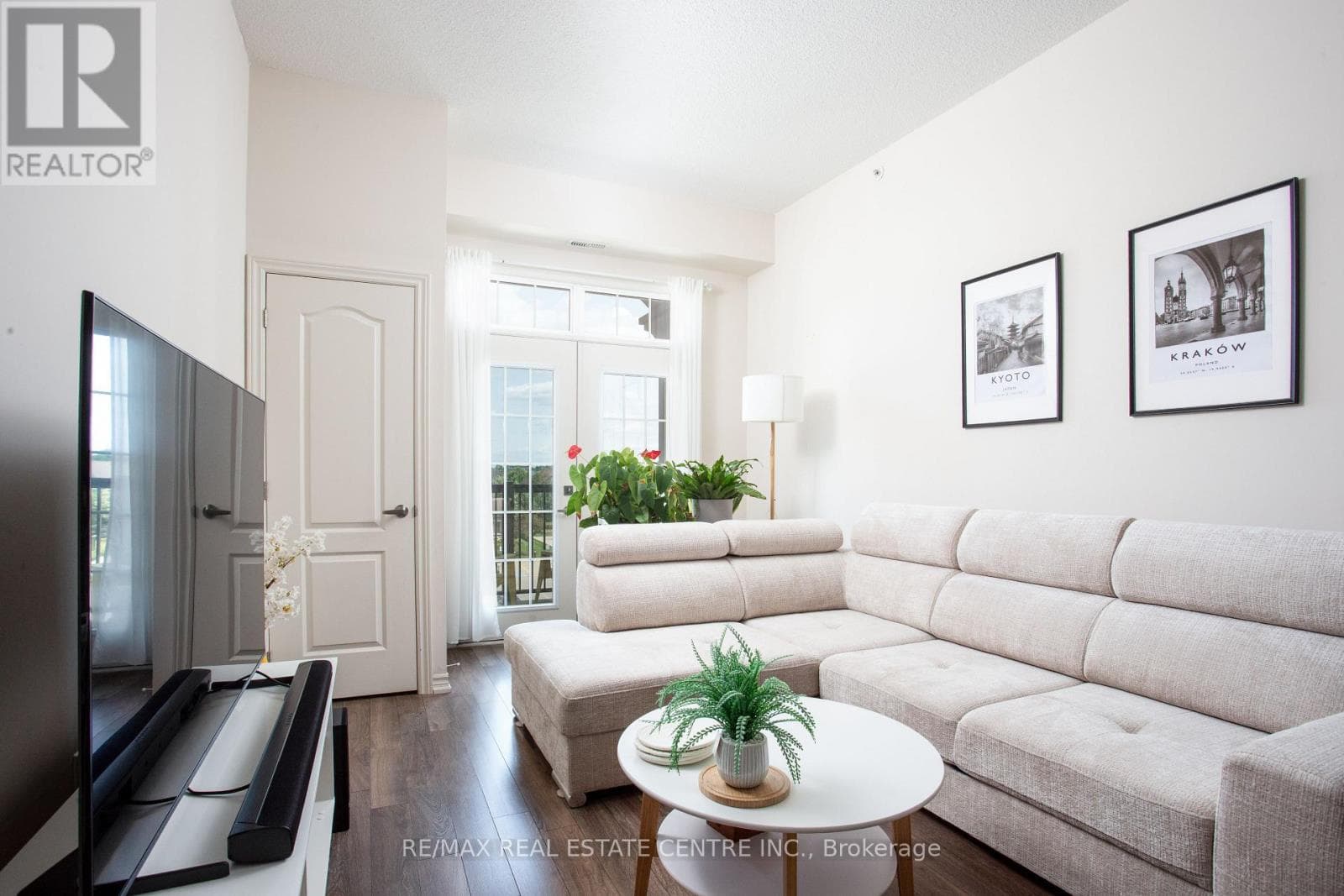 Photo of 412 - 1460 MAIN STREET E