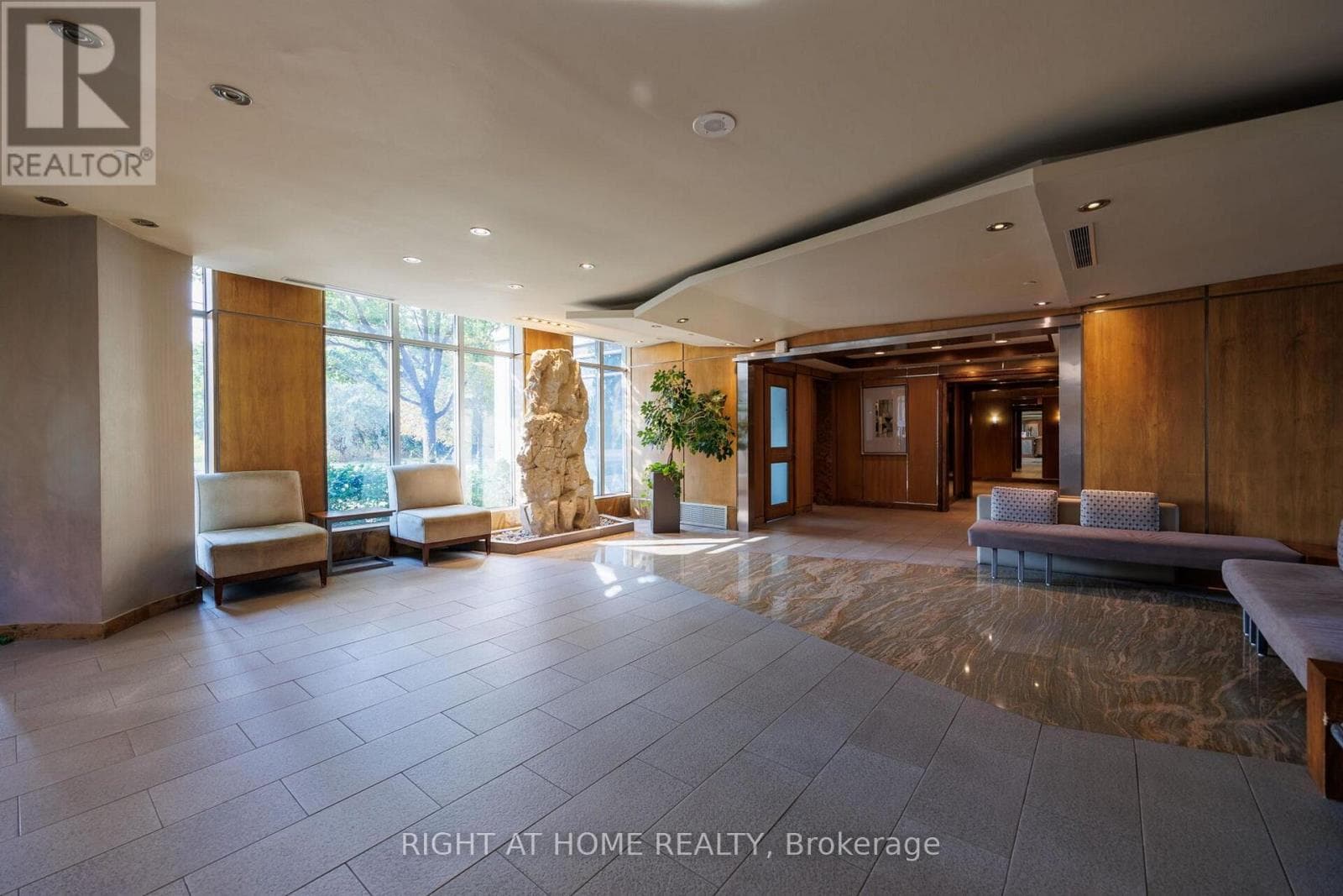 Photo of 217 - 2119 LAKE SHORE BOULEVARD W