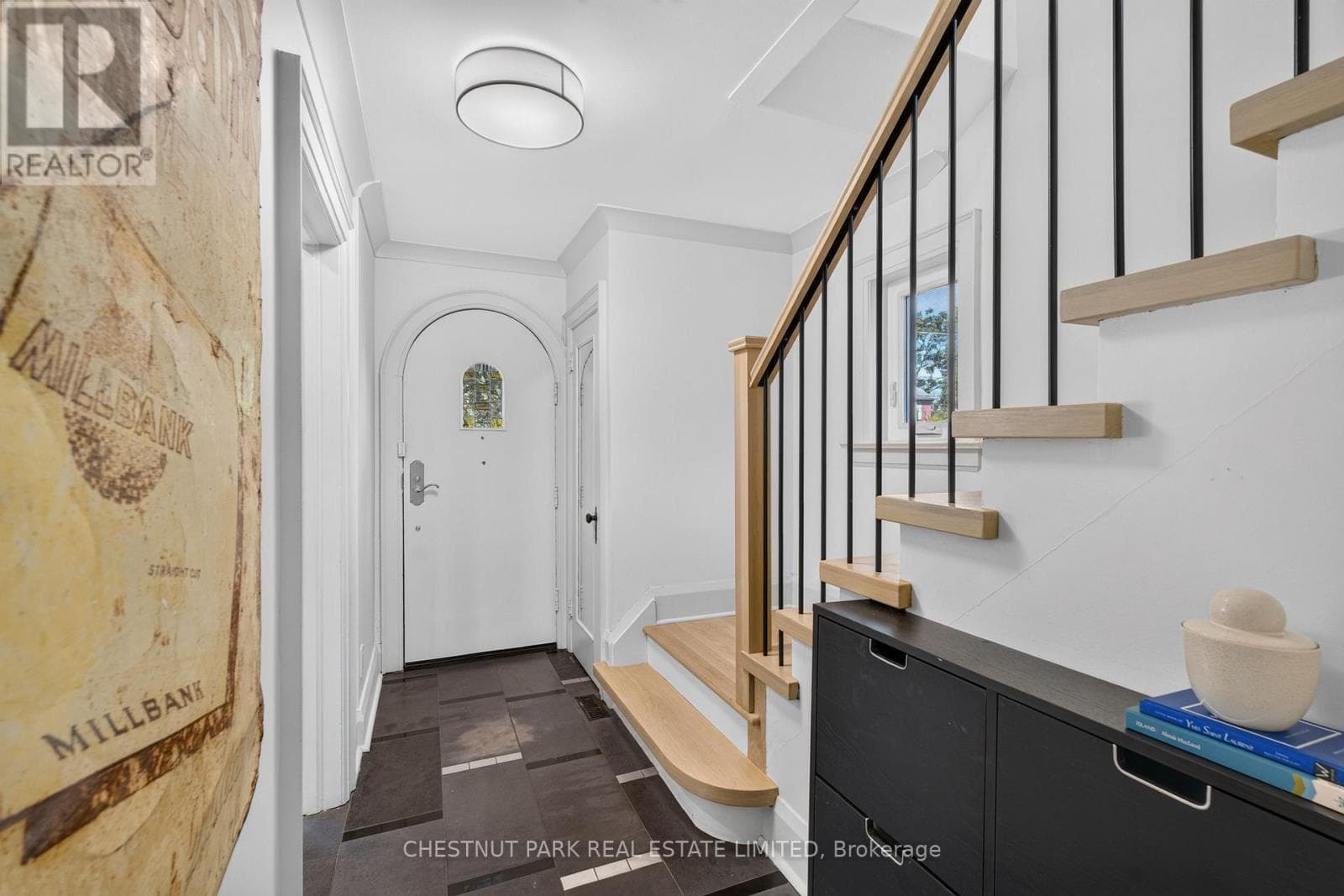 Photo of 521 SUTHERLAND DRIVE