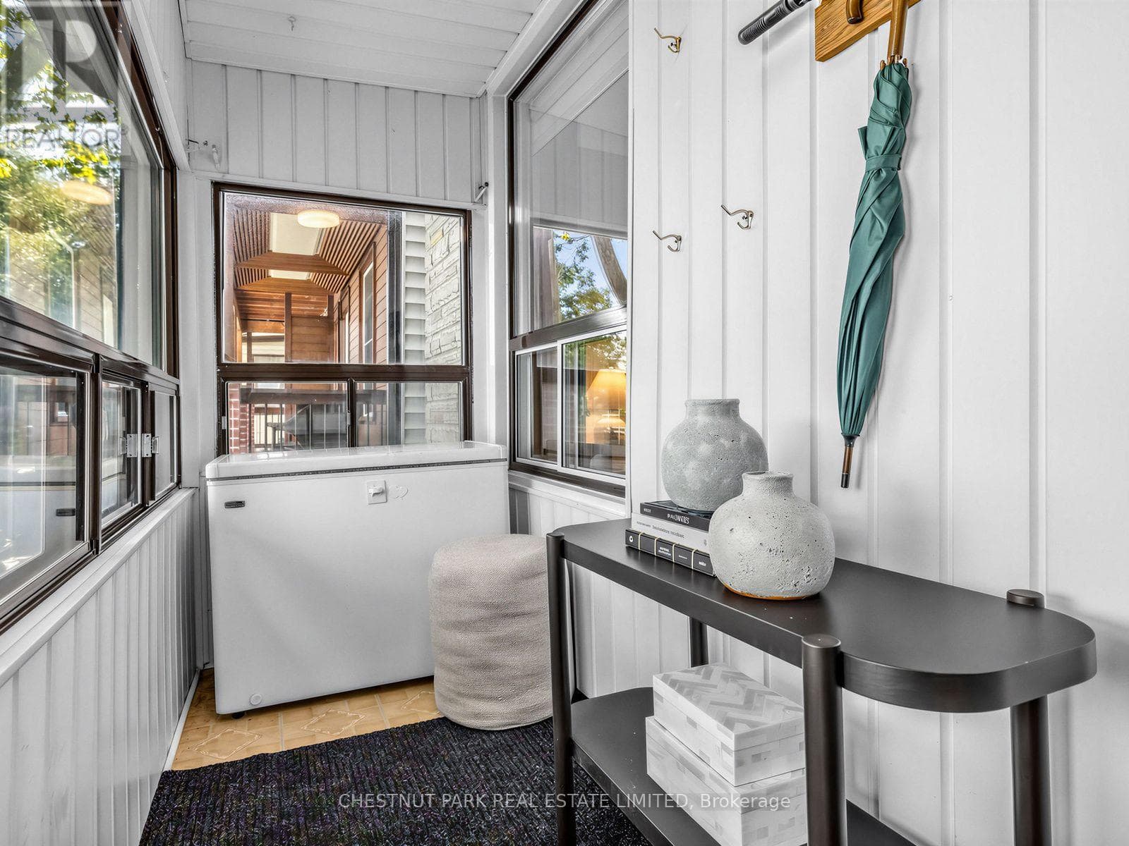 Photo of 464 MONTROSE AVENUE