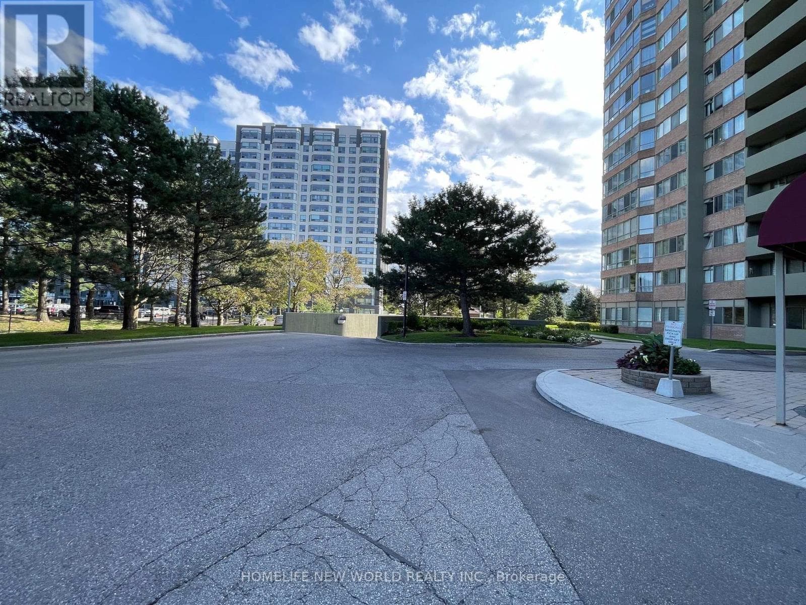Photo of 413 - 30 THUNDER GROVE