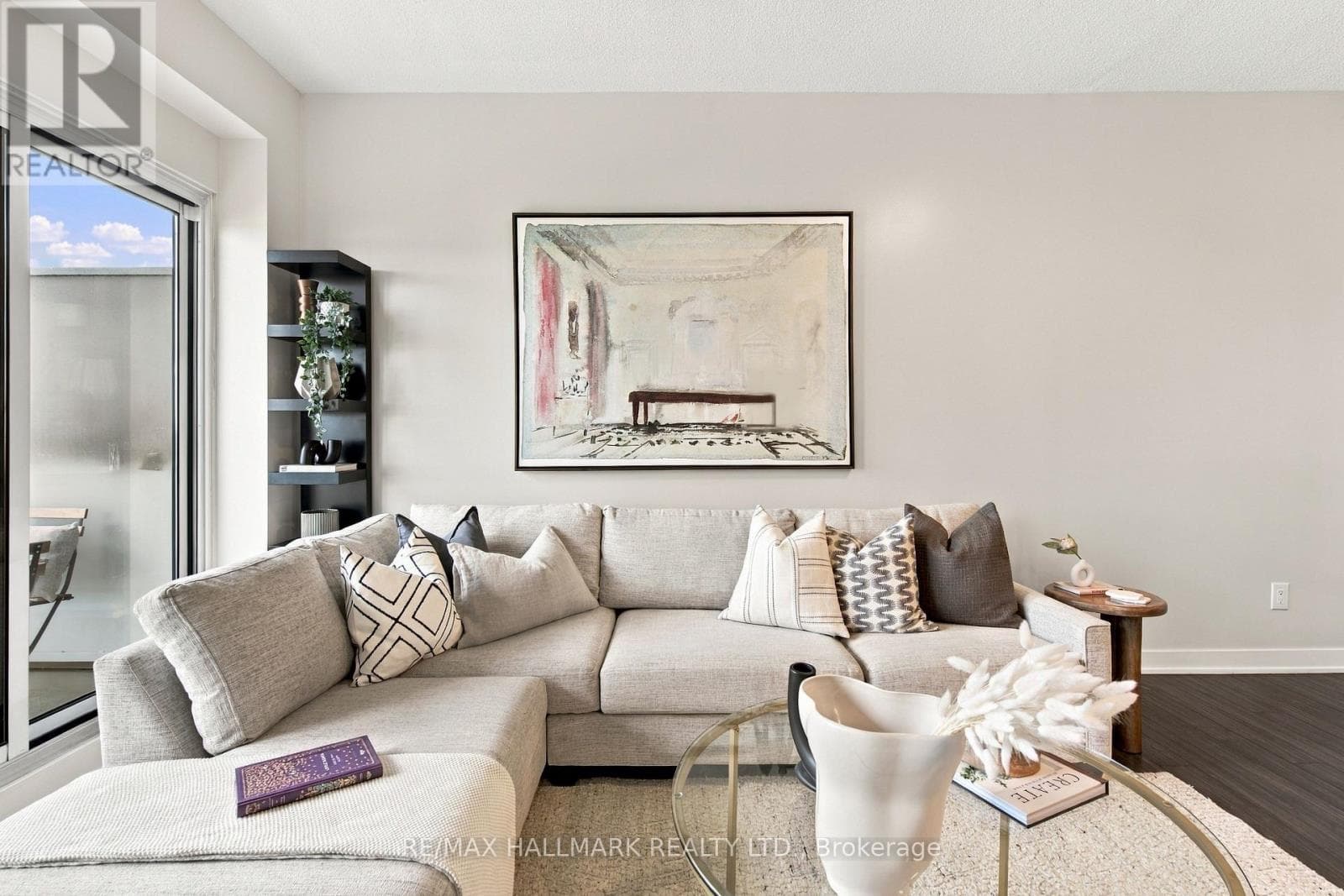 Photo of 824 - 165 LEGION ROAD N